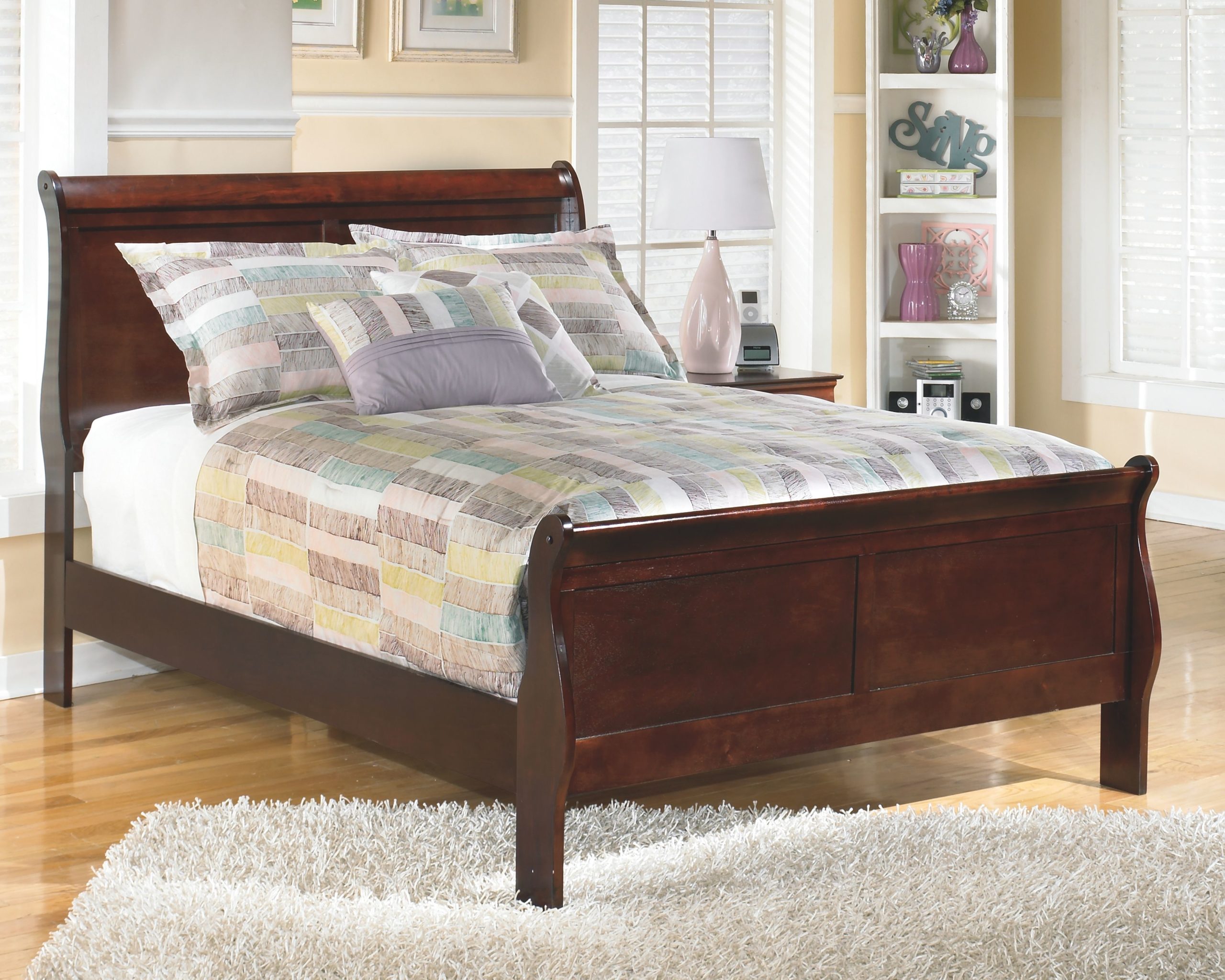 Alisdair Dark Brown Full Sleigh Bed EZ Furniture Sales Leasing